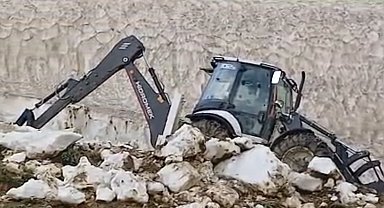 İran sınırındaki yayla yolları kardan temizleniyor