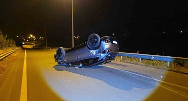 Kamyon ve otomobile çarpan araç takla attı: 2 yaralı