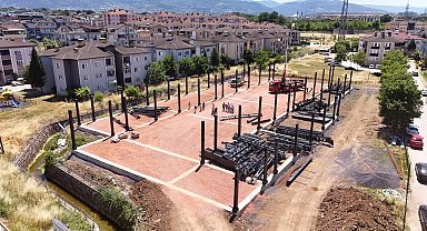 Kartepe'de inşa edilen kent çarşısı afetlerde toplanma alanı olacak