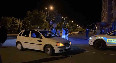 Kayseri'de otomobille motosiklet çarpıştı: 1'i ağır 2 yaralı