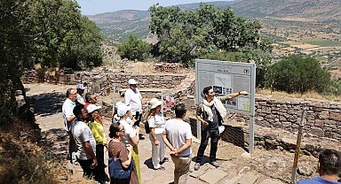 Komisyon üyeleri Yunusemre'nin tarih ve kültür rotasını keşfetti