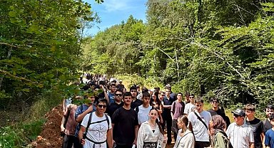 Körfez'de gençler doğa yürüyüşünde buluştu