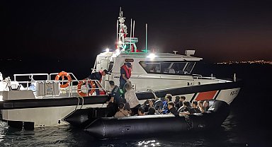 Lastik bottaki 15 düzensiz göçmen yakalandı