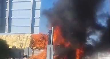 Malatya'da saman yüklü tır alev alev yandı