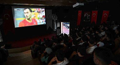 Manisa CBÜ öğrencileri milli maçı hep birlikte izledi