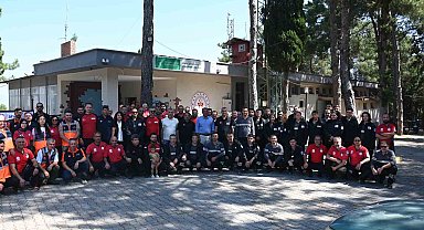 Manisa'da afet kahramanlarına akreditasyon arması takıldı
