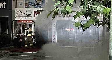 Manisa'da medikal ürünler satan iş yerinde yangın