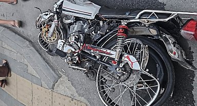 Mersin'de otomobille çarpışan motosiklet sürücüsü ağır yaralandı