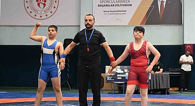 Minikler minderde kozlarını paylaştı