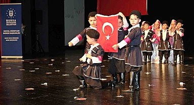 Minikler yıl sonu gösterisinde hünerlerini sergiledi