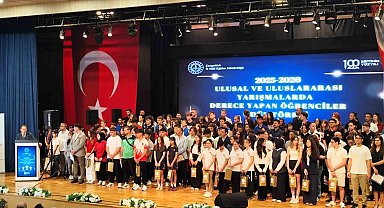 Mollabey Ortaokulu öğrencilerine Türkiye dereceleri için ödül