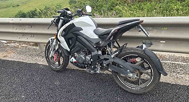Motosiklet virajda savruldu sürücü ağır yaralı