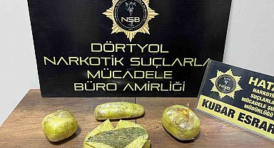 Motosiklete saklanan kubar esrarı polis buldu