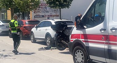 Motosikletin çarptığı yaya yaralandı