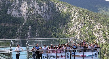 Öğrenciler 450 metre yüksekteki seyir terası ve kanyonu gezdi