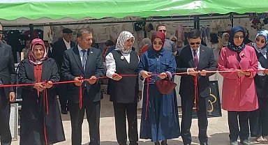 Özalp Halk Eğitim Merkezi Müdürlüğünün yılsonu sergisi yoğun ilgi gördü