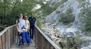 "Dünyanın en uzun boylu kadını" Kastamonu'da Horma Kanyonunu gezdi