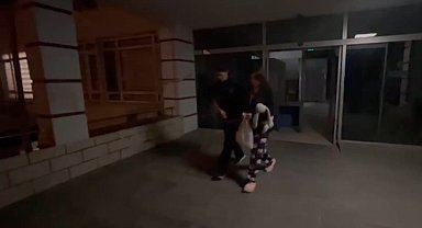 Rüyasında annesinin kendisini boğduğunu gördüğünü öne süren genç kız, annesini öldürdü