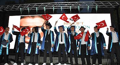 Salihli Anadolu Lisesi'nde mezuniyet coşkusu