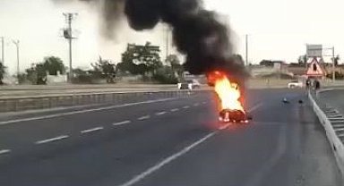 Tekirdağ'da seyir halindeki motosiklet alev alev yandı