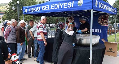 Tokat Belediyesi'nden 12 bin kişiye aşure ikramı
