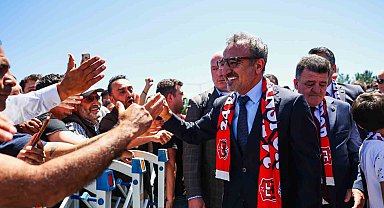 Ulukaya memleketi Erzincan'da coşkuyla karşılandı