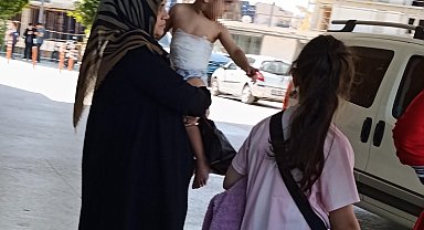 Üzerine kaynar çay dökülen çocuk hastaneye kaldırıldı