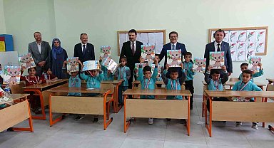 Van'da 275 bin 826 öğrenci karne heyecanı yaşadı