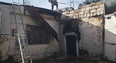 Van'da odunluk yangını