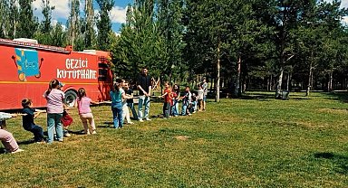'Gezici Kütüphane' Yenişehir Parkı'nda çocuklarla buluştu