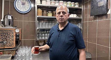 4 metrekare dükkanda 43 yıldır çay demliyor