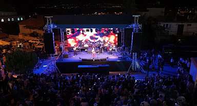 48. Honaz Kiraz Festivali muhteşem konserle final yaptı