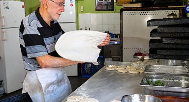 81 yaşında, 69 yıldır aynı tezgâhın başında: "Hayata yeniden başlasam yine börekçi olurdum"