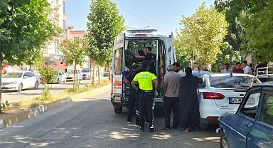 Adıyaman'da otomobilin çarptığı çocuk yaralandı