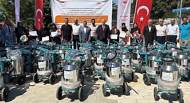Adıyaman'da süt sağım makineleri üreticilere dağıtıldı