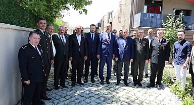 Ağrı Valisi Bozkurt'tan 15 Temmuz gazisi Yusuf Balıkçı'ya evinde ziyaret