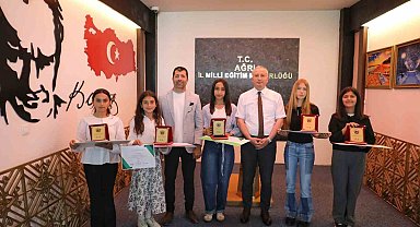Ağrı'da "Sağlıklı Nesil Sağlıklı Gelecek" yarışmalarında dereceye giren öğrenciler ödüllendirildi