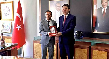Akçadağ Motofest'e destek veren Bakan Kurum'a teşekkür plaketi