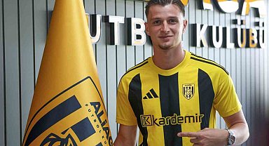 Aliağa FK'da bir imza, iki veda