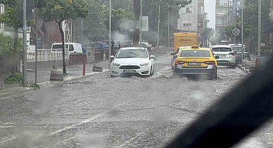 Amasra'da sağanak alarmı: Cadde ve sokaklar göle döndü
