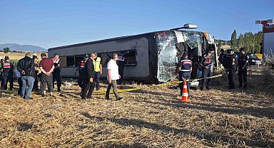 Amasya'da yolcu otobüsü devrildi: 2'si ağır 46 yaralı