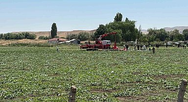 Ankara'da düşen eğitim helikopteri vinçle kaldırıldı