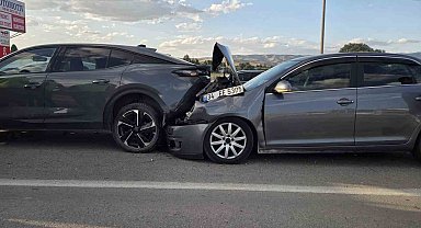 Ankara'da zincirleme kazada 5 araç birbirine girdi: 5 yaralı
