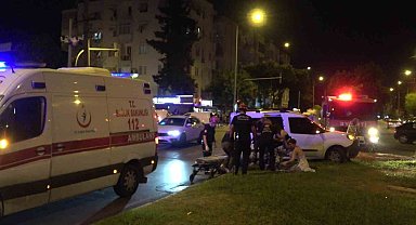 Antalya'da iki hafif ticari araç kavşakta çarpıştı: 3 yaralı