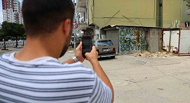 Aşkını köprü altına ve duvarlara yazdı, vatandaşlar tepki gösterdi