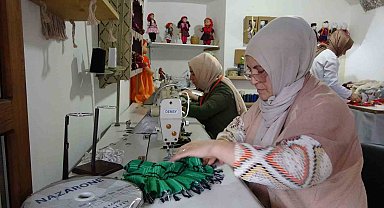 Atıl kumaşları sanata dönüştürüyorlar