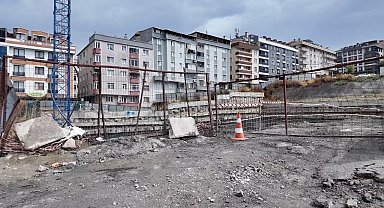 Avcılar'da katlı otopark inşaatında çalışan işçi 15 metreden aşağı düştü