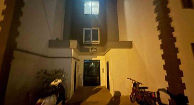 Ayakkabı dükkanından seçer gibi seçti: Apartmandaki seçici hırsız kameraya yansıdı