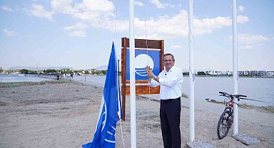 Ayvalık Belediyesi plajlarında Mavi Bayraklar göndere çekildi