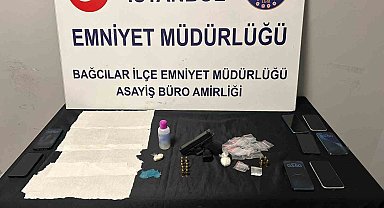 Bağcılar'da bir evde uyuşturucu madde bulunduran ve aranması bulunan 5 şüpheli tutuklandı